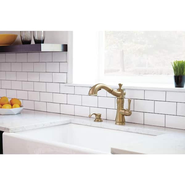 Cassidy Gold Single-Handle Pull-Out Sprayer Kitchen Faucet In Champagne Bronze