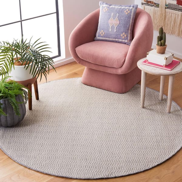 Vermont 6 ft. x 6 ft. Gray/Ivory Chevron Striped Round Area Rug