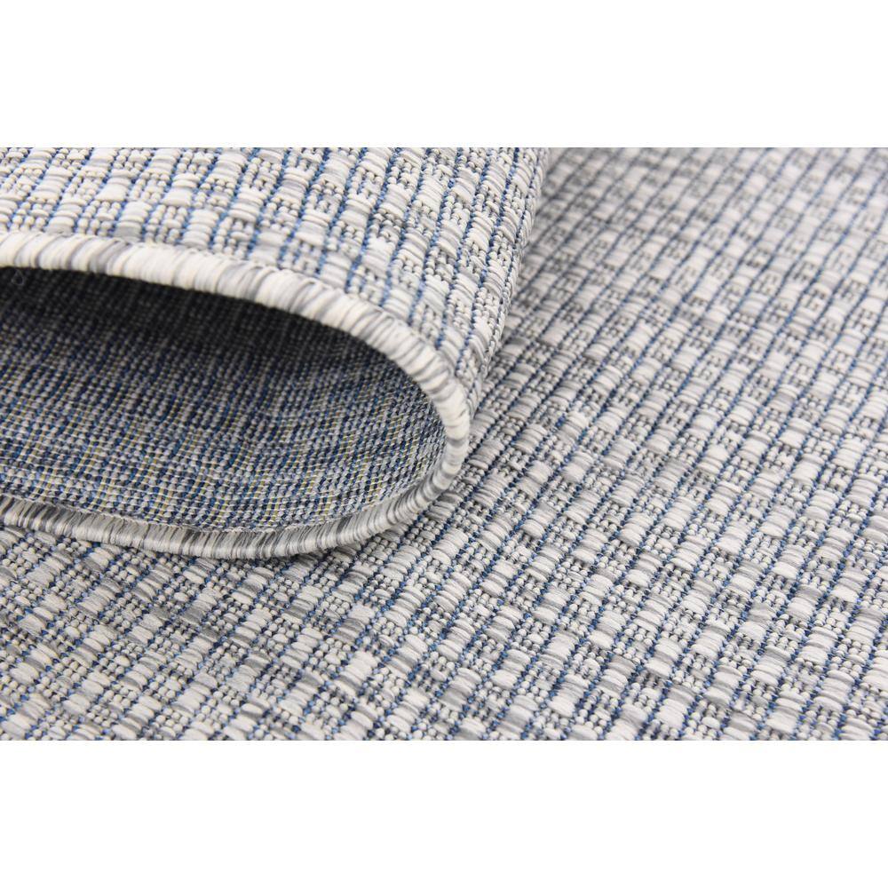 Light Gray Easy-Care Synthetic Outdoor Rug 4' x 6'