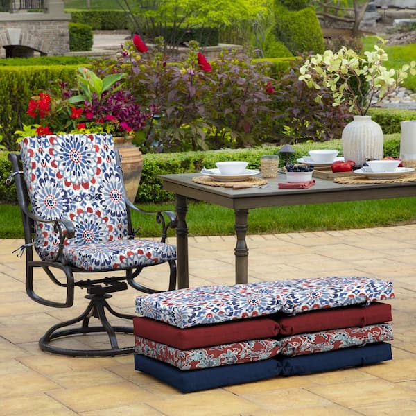 https://images.thdstatic.com/productImages/58a37122-bcab-4a94-ae01-4e9fd92a2050/svn/arden-selections-outdoor-dining-chair-cushions-th1f172b-d9z2-c3_600.jpg