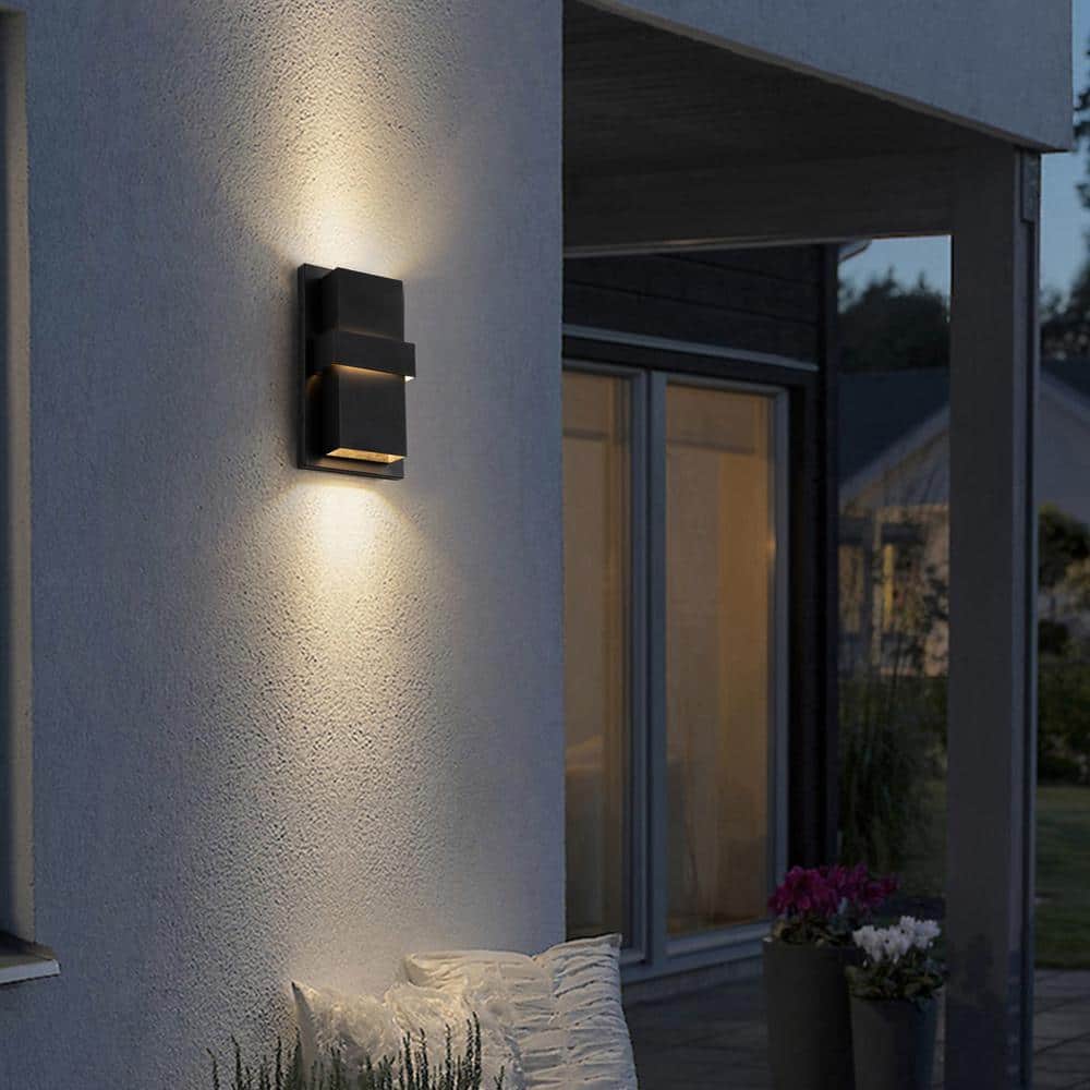 Matte Black Aluminum LED Outdoor Wall Sconce