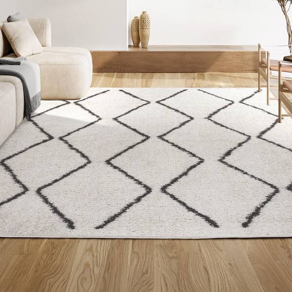 JONATHAN Y Catala Moroccan Diamond Shag White/Black 3 ft. x 5 ft
