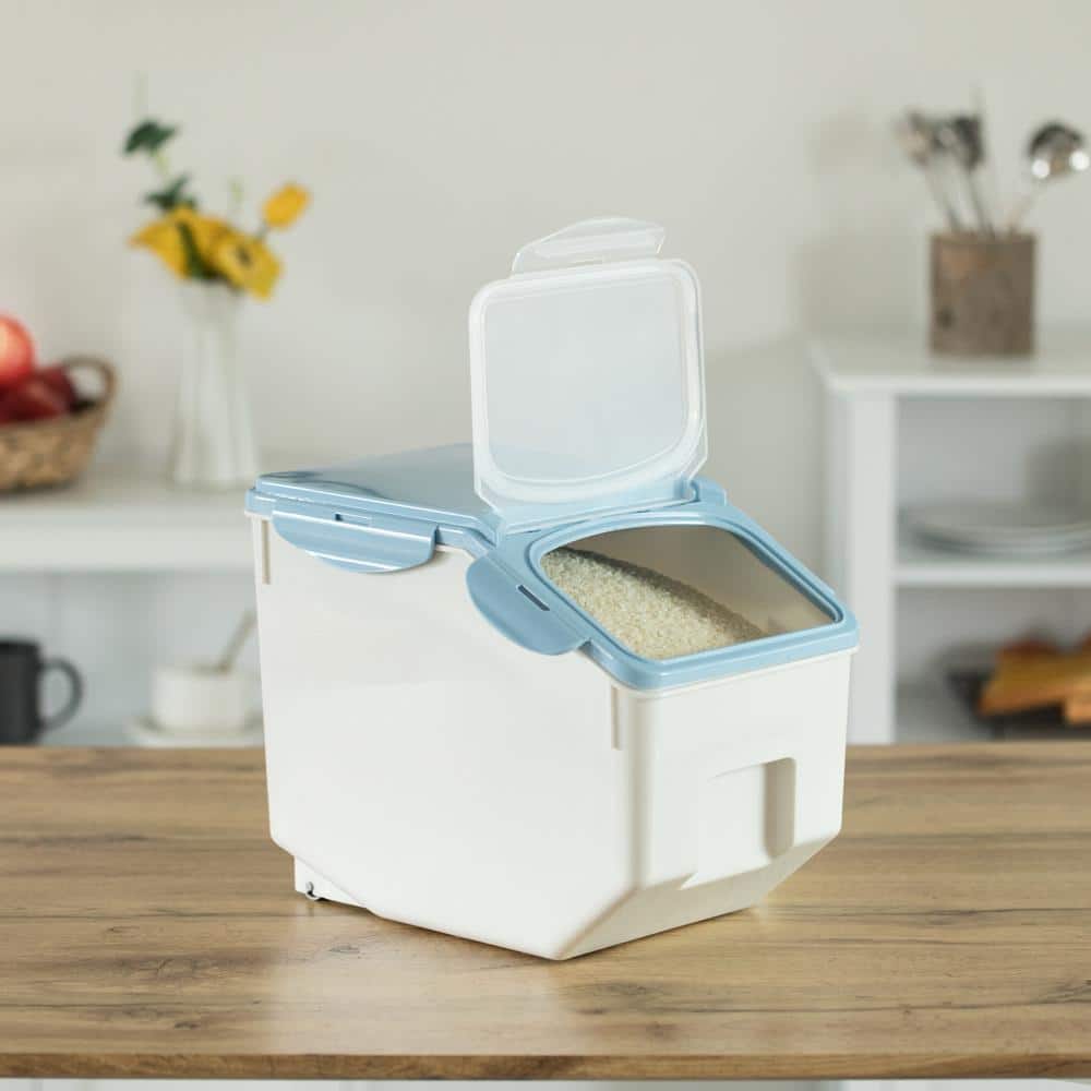 Clear BPA-Free Plastic Food Storage Containers Set with Measuring Cup and Wheels