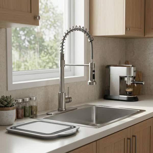 Single Handle Pull-Down Sprayer Kitchen Faucet with 3 Spray Mode Stainless Steel in Brushed Nickel