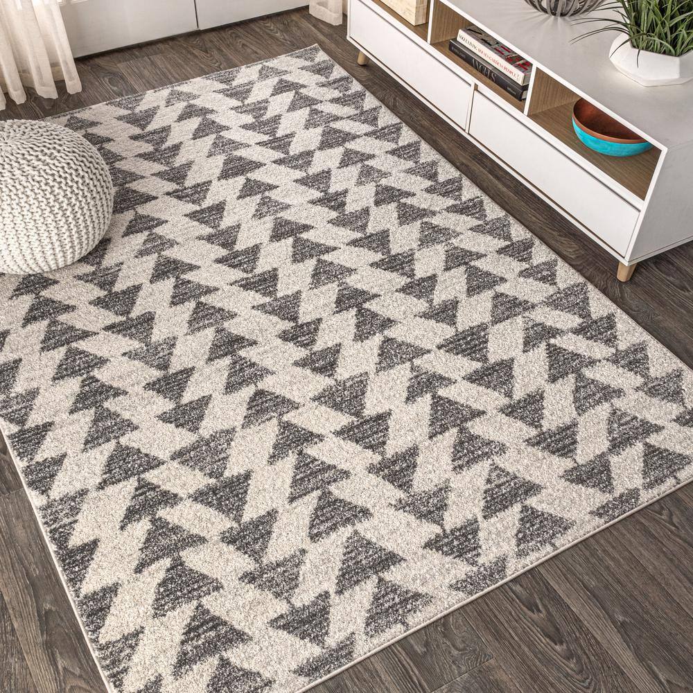 Handmade Moroccan Triangle Cream & Gray Synthetic Area Rug