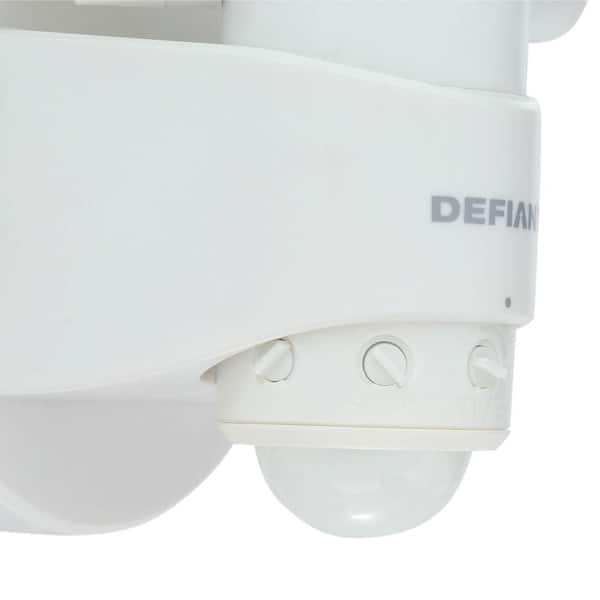 https://images.thdstatic.com/productImages/59003ff7-b8b7-40d8-b45e-556c685e386d/svn/white-defiant-flood-lights-dfi-5936-wh-fa_600.jpg