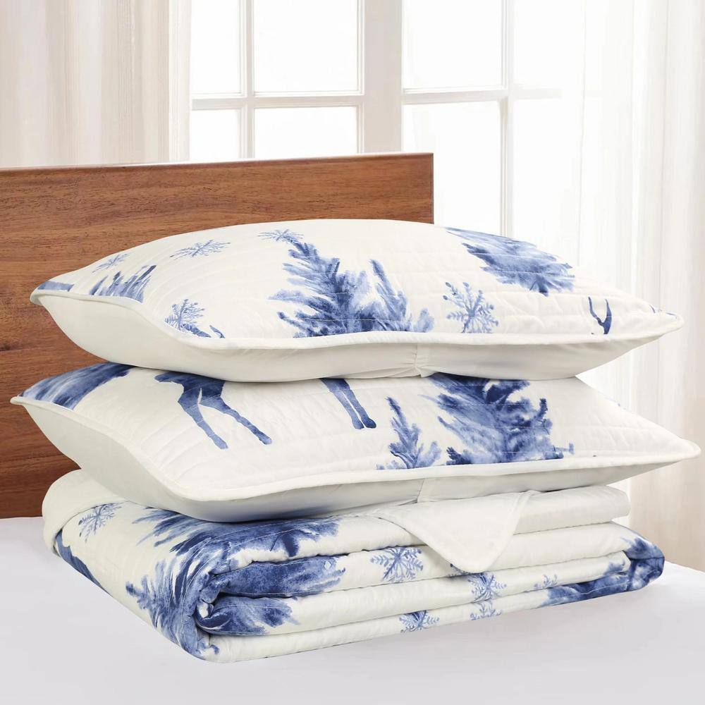 King Blue and White Reversible Winter Reindeer Quilt Set