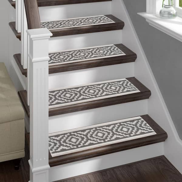 THE SOFIA RUGS Grey/White 9 in. x 28 in. Non-Slip Stair Tread Cover (Set of 15)