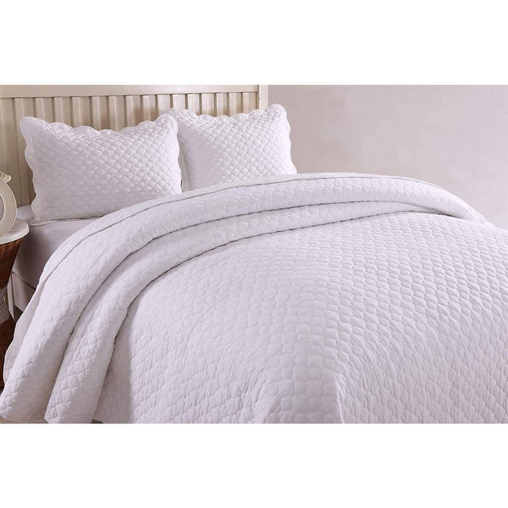 White Cotton Queen Size Scallop Quilted Bedspread Set