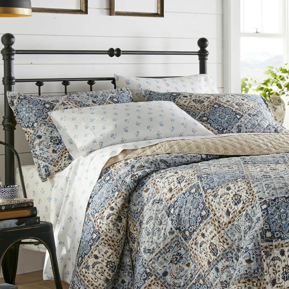 Cottage Charm King-Size Reversible Cotton Quilt Set in Blue