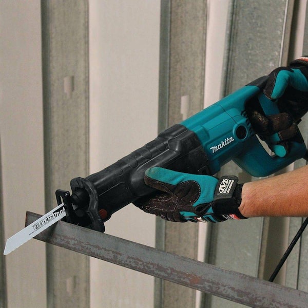 Makita - 11 Amp Corded Variable Speed Reciprocating Saw with Wood Cutting Blade, Metal Cutting Blade and Hard Case