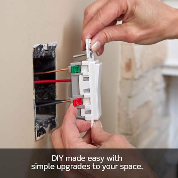 Leviton - Decora Lever Edge 15 Amp 120/277 Volt 3-Way Switch, White (1-Pack) E5603-SW