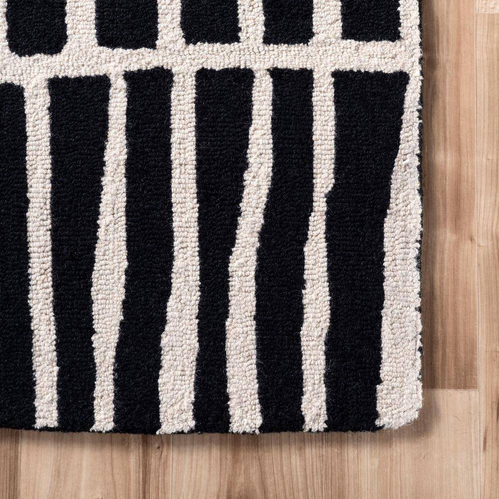 Handmade Tufted Geometric Black Wool Runner Rug 2' 6" x 6'