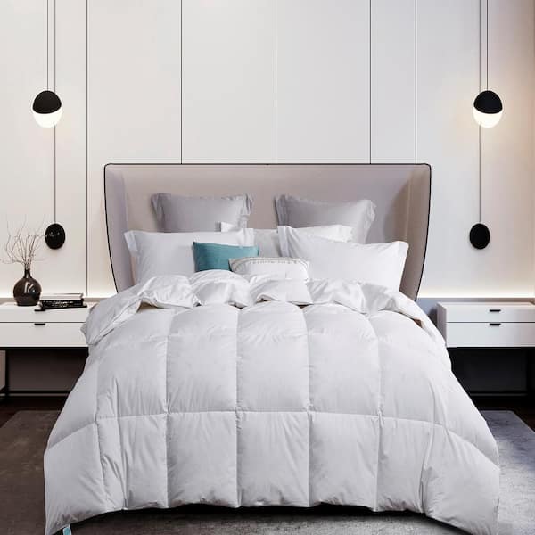 Martha Stewart Living 240TC Year Round Warmth White Full/Queen Size White Goose Down And White Goose Feather Comforter