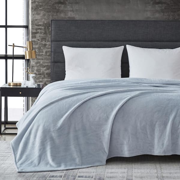 Reaction 1-Piece Blue Solid Ultra Soft Plush Microfiber Twin Blanket