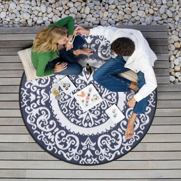 https://images.thdstatic.com/productImages/599454e2-c60a-41a1-abeb-248583a425f4/svn/blue-and-white-nuu-garden-outdoor-rugs-so04-01-64_600.jpg