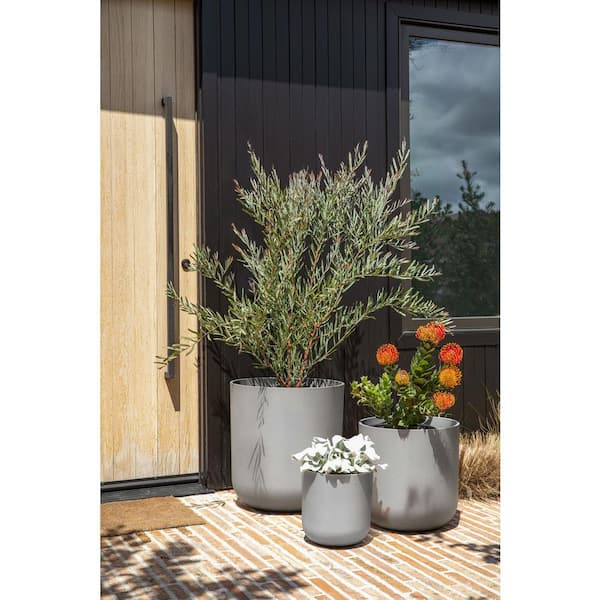Veradek Mason Gray Plastic Round Planter Bundle with Drainage Holes (18.5  in. L x 18.5 in. W x 19.75 in. H) (3-Pack) KNV-BUN-C - The Home Depot