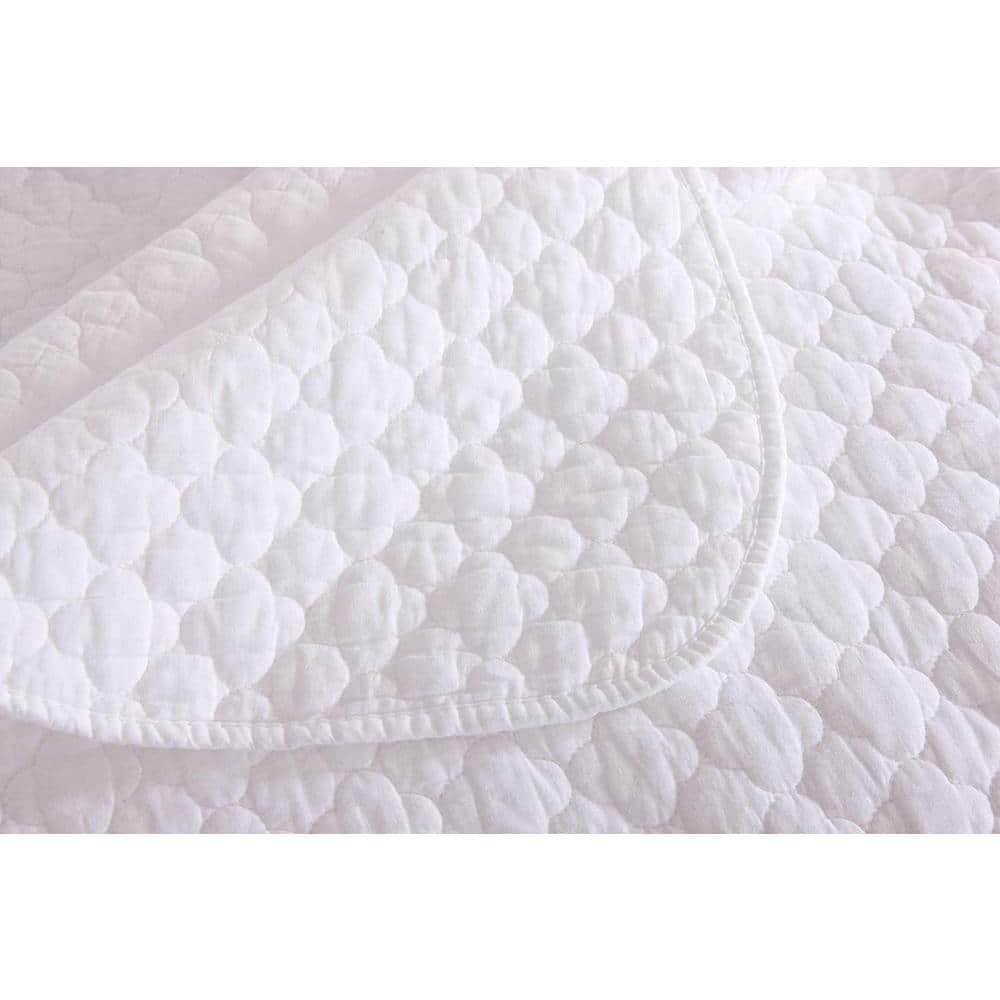 White Cotton Queen Size Scallop Quilted Bedspread Set