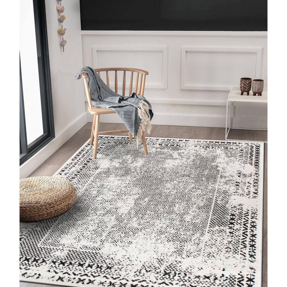 Black Geometric 5' x 7' Synthetic Easy Care Area Rug