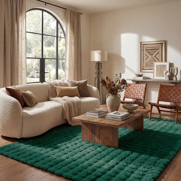 Jeni SuperiorWash Solid Faux Rabbit Machine Washable Area Hunter Green 4 ft. x 6 ft. Indoor Area Rug