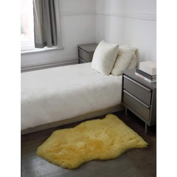 Milan Canary 2 ft. x 3 ft. Shearling Single Sheepskin Area Rug