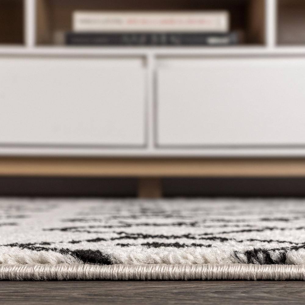 Aksil Moroccan Beni Souk 8' x 10' Cream & Black Area Rug