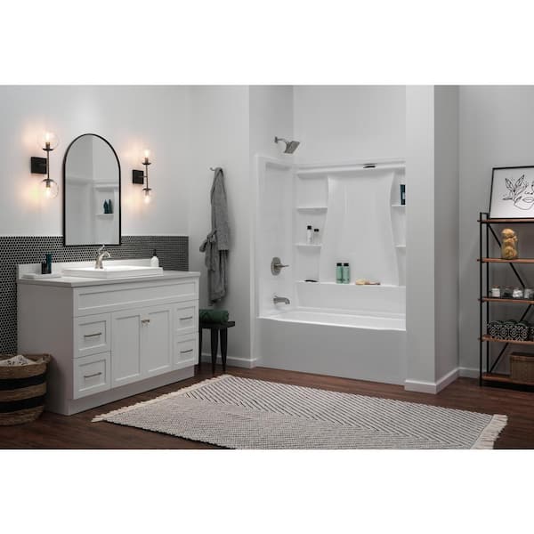 https://images.thdstatic.com/productImages/59e98fe6-56f7-4626-a6dd-ea43f43aa834/svn/high-gloss-white-delta-tub-surrounds-b23205-6030-wh-31_600.jpg