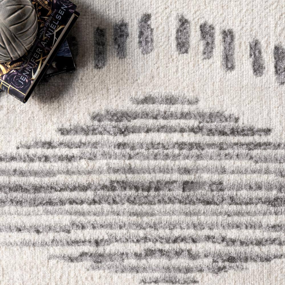 Reversible Easy-Care Rectangular Rug 8' x 10' in Light Gray
