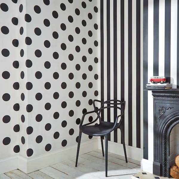 Black and White Monochrome Stripe Wallpaper