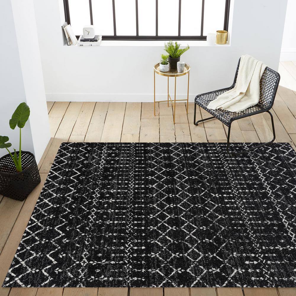 Ivory Trellis Vintage-Inspired 8' x 10' Synthetic Area Rug