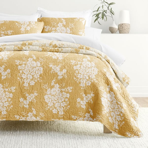 All Season 3-Piece Mustard Distressed Bouquet Microfiber Reversible King/California King Quilt Set with Shams