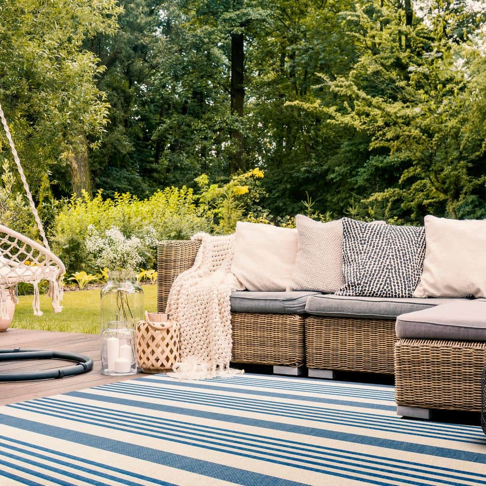 Gaylene 4' x 6' Blue and Beige Synthetic Rectangle Rug