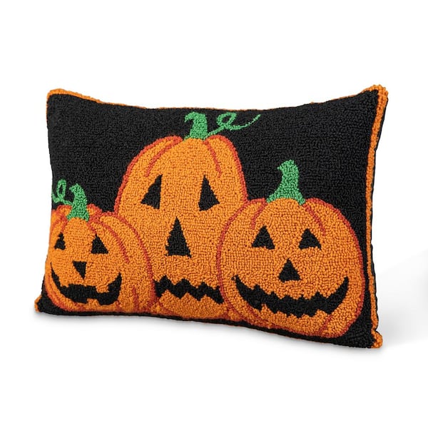 Glitzhome 18 in. L Hooked Halloween Pumpkins Pillow