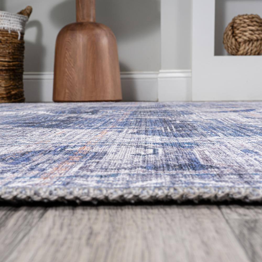 Navy and Cream Medallion 4' x 6' Reversible Washable Rug