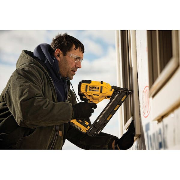 DEWALT 1-3/4 in. x 15-Gauge DA 34-Degree Bright Finish Nails (1000