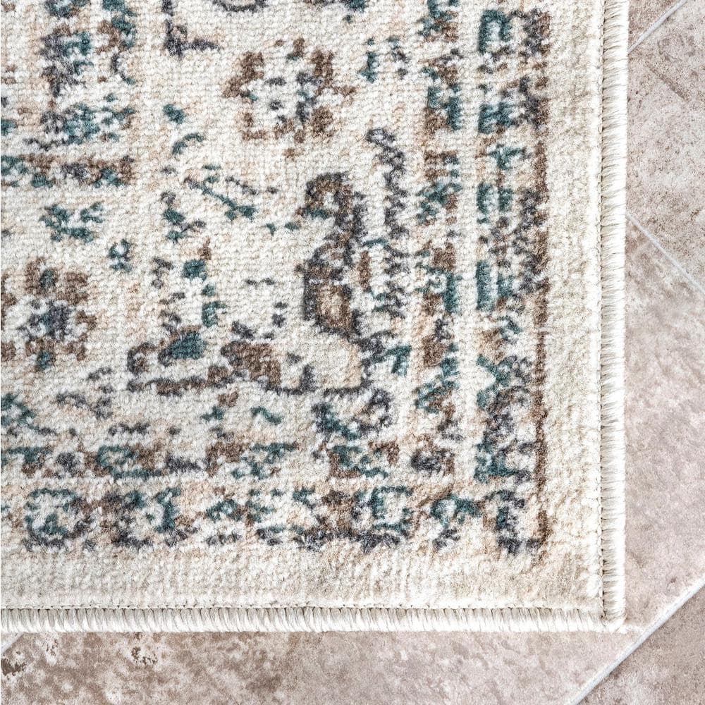 Tanith Cream and Gray Vintage Medallion 4' x 6' Area Rug