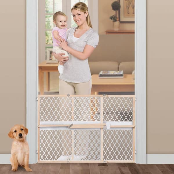 Summer Infant 24 in. Secure Pressure Mount Wood/Plastic Mesh Baby and Pet Gate