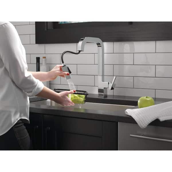 Delta Junction Single Handle Pull Down Sprayer Kitchen Faucet In Chrome 19825lf The Home Depot