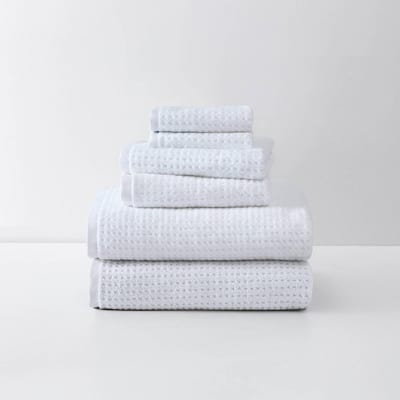 https://images.thdstatic.com/productImages/5aeaa8c9-69b7-4b81-bd7e-c2c927163968/svn/white-tommy-bahama-bath-towels-ushsac1166020-64_400.jpg