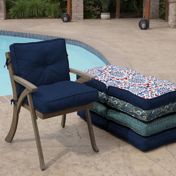 https://images.thdstatic.com/productImages/5af93bb3-7b42-4287-be1e-903e6c8e236a/svn/arden-selections-outdoor-dining-chair-cushions-tg0d587b-d9z1-4f_600.jpg
