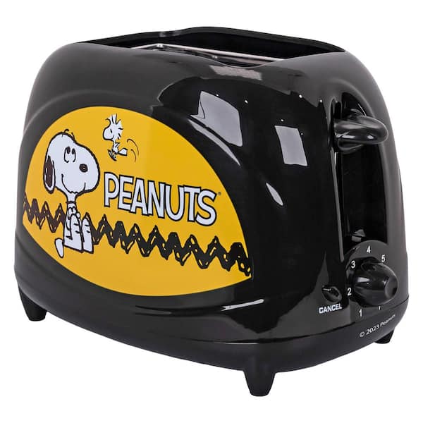 Uncanny Brands Black Peanuts Snoopy 2-Slice Toaster