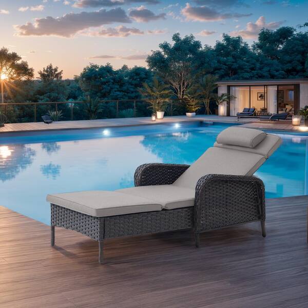 moosprr Brown 1-Piece Wicker Outdoor Chaise Lounge with Gray Cushions