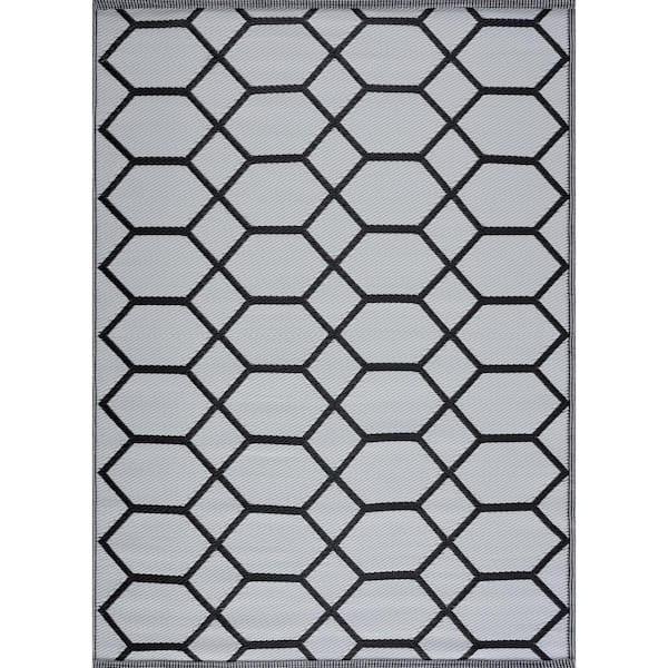 Miami Black White 4 ft. x 6 ft. Reversible Recycled Plastic Indoor/Outdoor-Floor Mat Area Rug