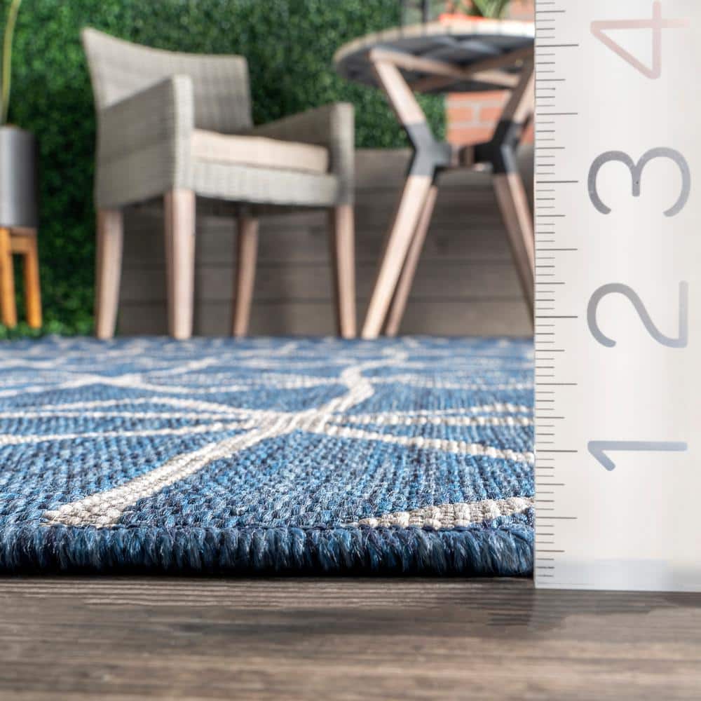 Modern Geometric Trellis 4' x 6' Blue Synthetic Area Rug