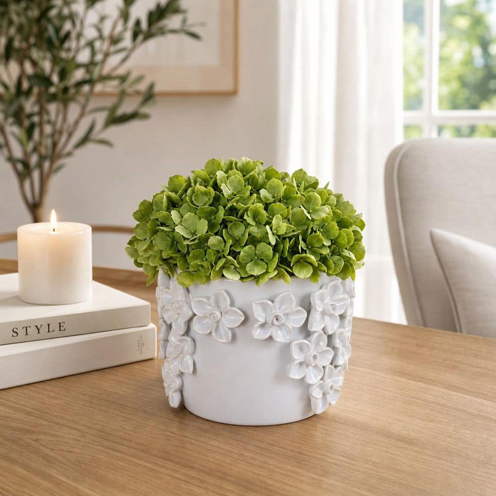y❤︎ Liv & Skye White Ceramic Raised 3D Floral Applique Planter (6 in