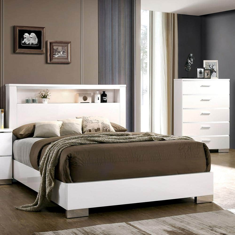 Furniture of America Tigua 2-Piece White Queen Wood Bedroom Set, Chest ...