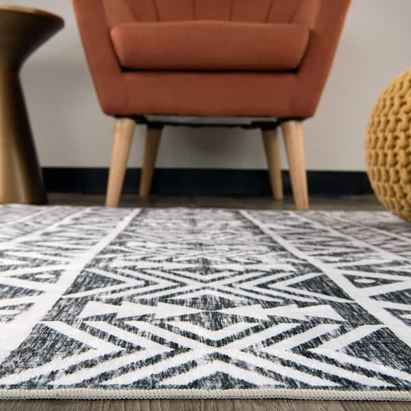 Gray 5 ft. x 7 ft. Contemporary Distressed Geometric Machine Washable Area Rug