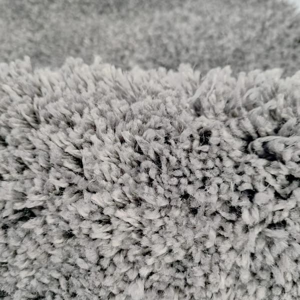 https://images.thdstatic.com/productImages/5b7f6ace-d3a3-46a8-bb9d-c1e209e0f96c/svn/gray-sussexhome-bathroom-rugs-bath-mats-cal-sld-gy-uset-fa_600.jpg