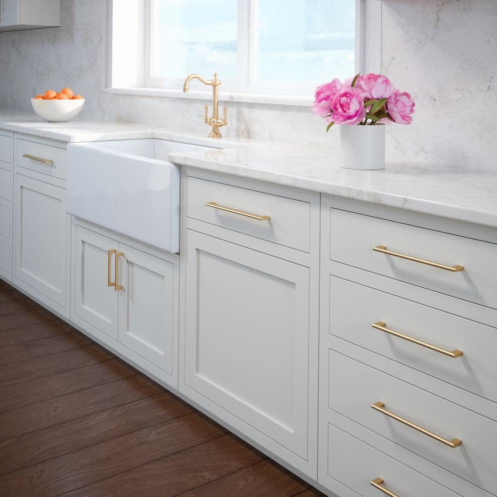 https://images.thdstatic.com/productImages/5b80e33a-2d7d-4959-9d49-0075afb3df01/svn/sumner-street-home-hardware-drawer-pulls-rl062630-fa_1000.jpg