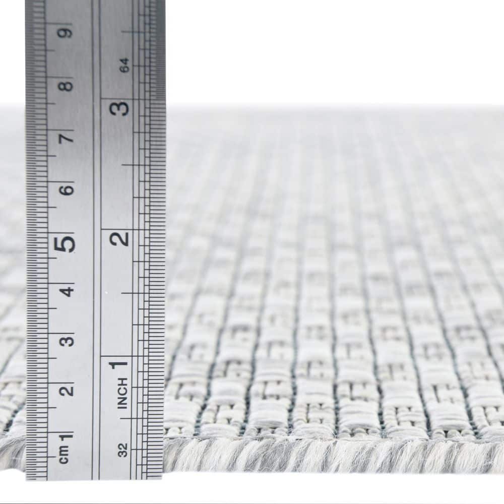 Light Gray Synthetic 6' x 9' Easy-Care Outdoor Rug